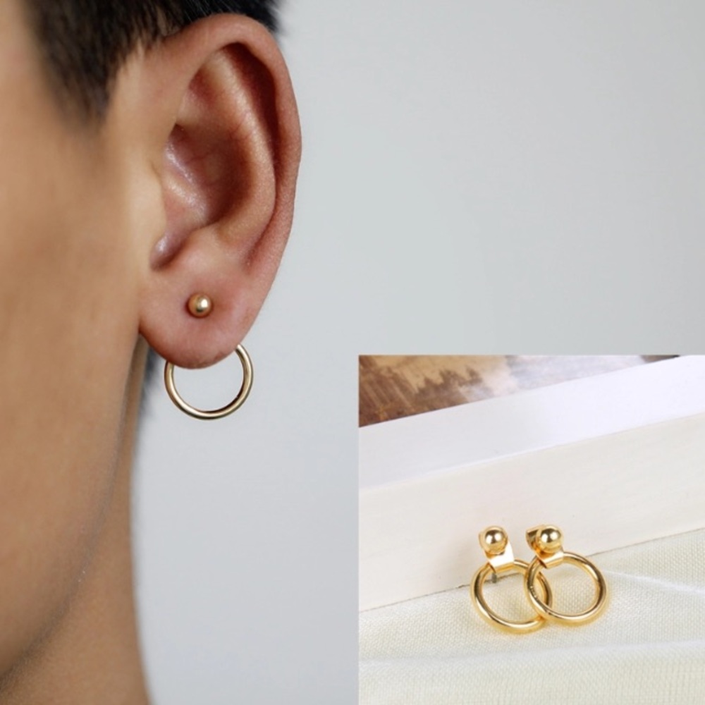 GOLD ROUND STUD EARRINGS